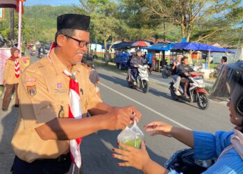 Kolaborasi Penuh Kepedulian, Ka Mabiran Harian dan Ka Kwarran Turun Langsung dalam Pembagian Takjil