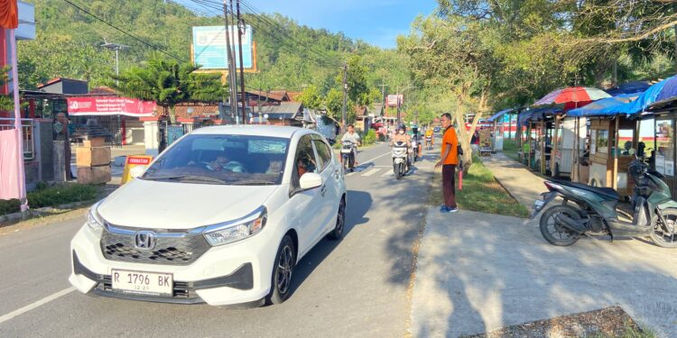 Sigap di Lapangan, Pramuli Kwarran Purwojati Kembali Atur Arus Lalu Lintas di Sekitar Posko APP KBL