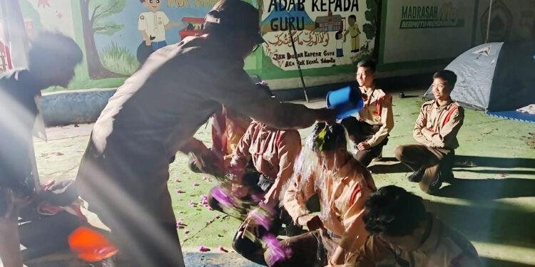 Api Unggun dan Renungan Janji Warnai Pelantikan Penggalang di MTsN 6 Tabalong