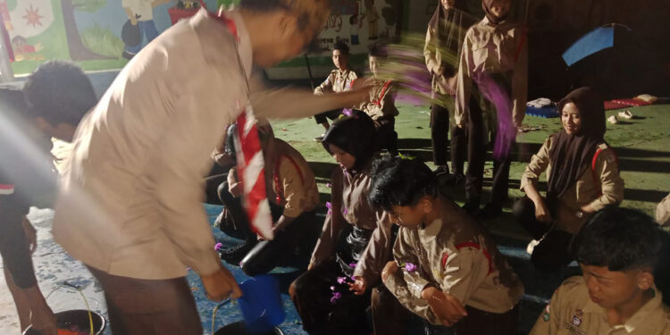 Api Unggun dan Renungan Janji Warnai Pelantikan Penggalang di MTsN 6 Tabalong