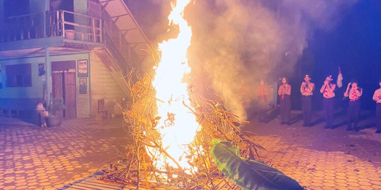 Api Unggun dan Renungan Janji Warnai Pelantikan Penggalang di MTsN 6 Tabalong