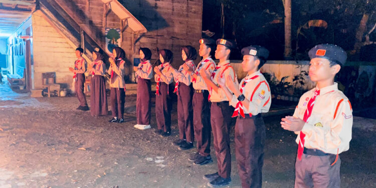Api Unggun dan Renungan Janji Warnai Pelantikan Penggalang di MTsN 6 Tabalong