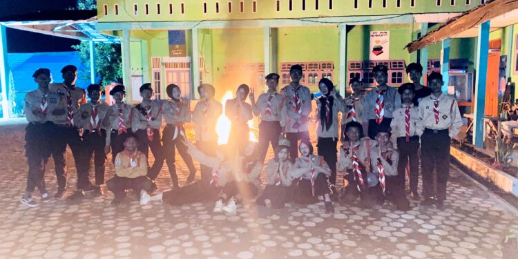 Api Unggun dan Renungan Janji Warnai Pelantikan Penggalang di MTsN 6 Tabalong