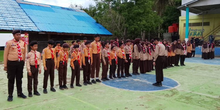 Asah Ketangkasan, Pramuka MTsN 6 Tabalong Dalami Materi Sandi Morse pada Latihan Rutin Kepramukaan Mingguan