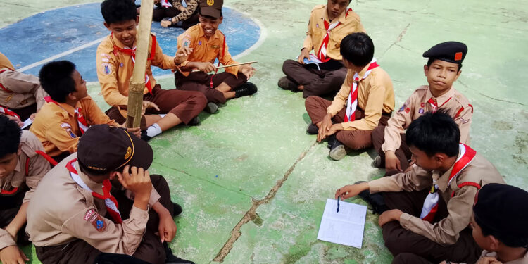 Asah Ketangkasan, Pramuka MTsN 6 Tabalong Dalami Materi Sandi Morse pada Latihan Rutin Kepramukaan Mingguan