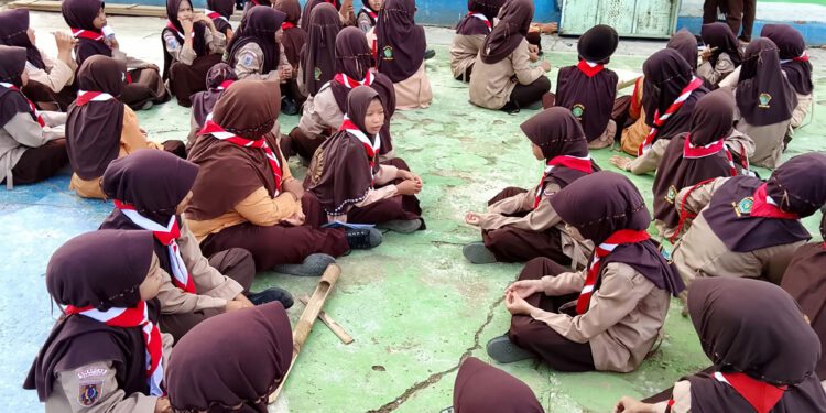 Asah Ketangkasan, Pramuka MTsN 6 Tabalong Dalami Materi Sandi Morse pada Latihan Rutin Kepramukaan Mingguan