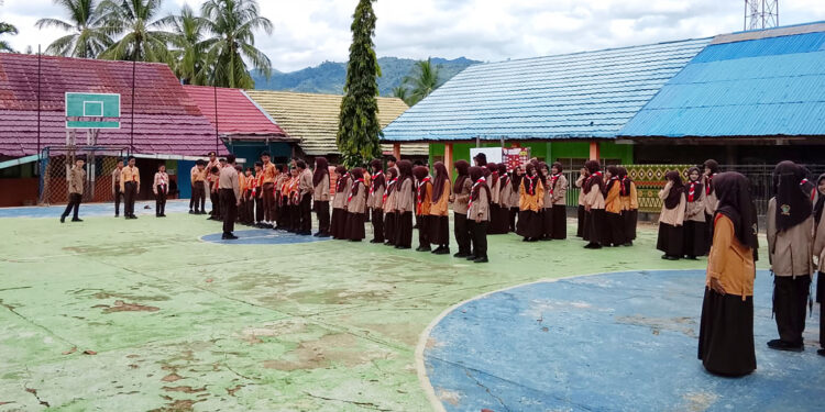 Asah Ketangkasan, Pramuka MTsN 6 Tabalong Dalami Materi Sandi Morse pada Latihan Rutin Kepramukaan Mingguan