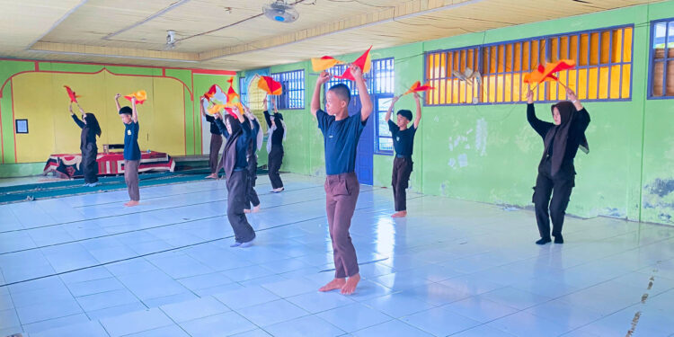 Matangkan Persiapan AN OPTION VI, Kontingen MTsN 6 Tabalong Gelar Pembekalan Intensif Senam kreasi Semaphore