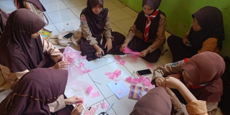 Ubah Plastik Jadi Indah: Pesona Kreativitas Penggalang Mtsn 6 Tabalong Dalam Giat Hasta Karya Penggalang 2026