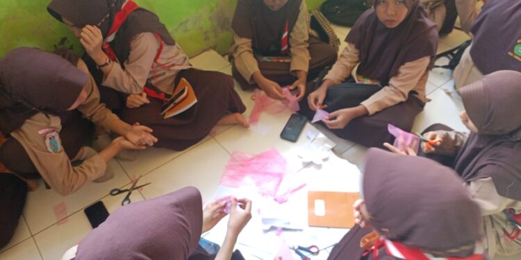 Ubah Plastik Jadi Indah: Pesona Kreativitas Penggalang Mtsn 6 Tabalong Dalam Giat Hasta Karya Penggalang 2026