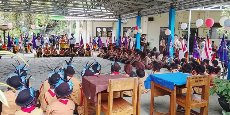 Sabet Juara 2, Aksi “Etnik Modern” MTsN 6 Tabalong Guncang Panggung Senam Semaphore Kabupaten Tabalong