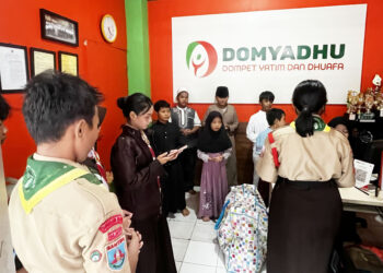 Tumbuhkan Empati Lewat Berbagi, Pramuka K.H. Agus Salim Galang Dana dan Salurkan Donasi