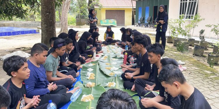 Gerakan Pramuka Nur Ihsan Islamic Full Day School Medan Lantik Pramuka Penggalang dan Penegak