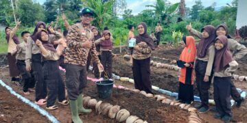 Tumbuhkan Semangat Kemandirian, Pramuka SD Inpres 3/77 Masago Ubah Lahan Tidur Jadi Kebun Sayur Produktif