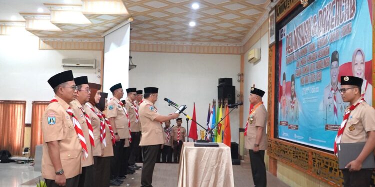 Ketua Kwarda Jatim Lantik Wali Kota Probolinggo sebagai Ketua Mabicab Pramuka 2025–2030