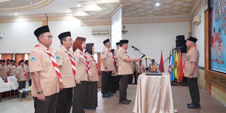 Ketua Kwarda Jatim Lantik Wali Kota Probolinggo sebagai Ketua Mabicab Pramuka 2025–2030