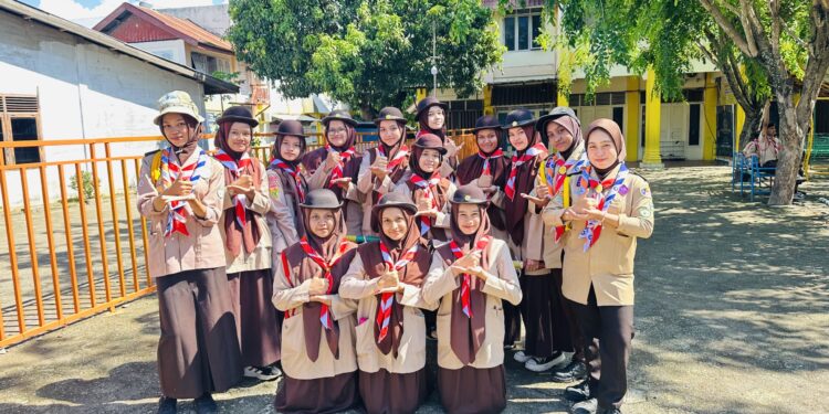 Penggalang SMPIK Nurul Quran Aceh Tempuh TKU dan TKK Melalui Simulasi Penjelajahan Bersama Pramuka MAN 2 Banda Aceh