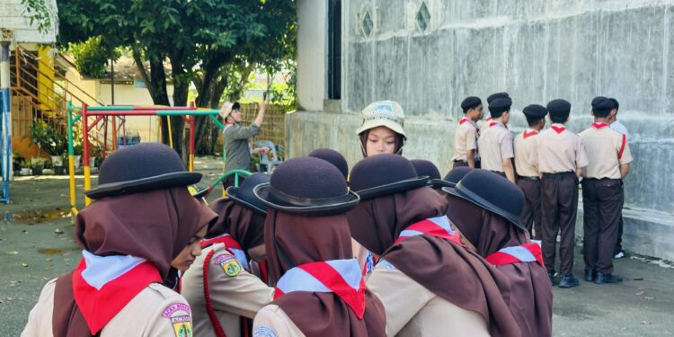 Penggalang SMPIK Nurul Quran Aceh Tempuh TKU dan TKK Melalui Simulasi Penjelajahan Bersama Pramuka MAN 2 Banda Aceh