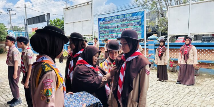 Penggalang SMPIK Nurul Quran Aceh Tempuh TKU dan TKK Melalui Simulasi Penjelajahan Bersama Pramuka MAN 2 Banda Aceh