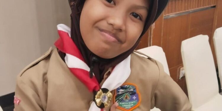 Dedikasi di Bulan Suci: Penggalang SD Inpres 3/77 Masago Raih Badge dan Piagam Karya Bakti Lebaran