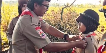 Dedikasi di Bulan Suci: Penggalang SD Inpres 3/77 Masago Raih Badge dan Piagam Karya Bakti Lebaran