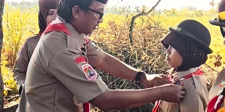 Dedikasi di Bulan Suci: Penggalang SD Inpres 3/77 Masago Raih Badge dan Piagam Karya Bakti Lebaran