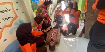 Pramuka Brigade Penolong 13.14 Pasuruan Gelar Simulasi Kesiapsiagaan Bencana di SMAN 1 Gondangwetan