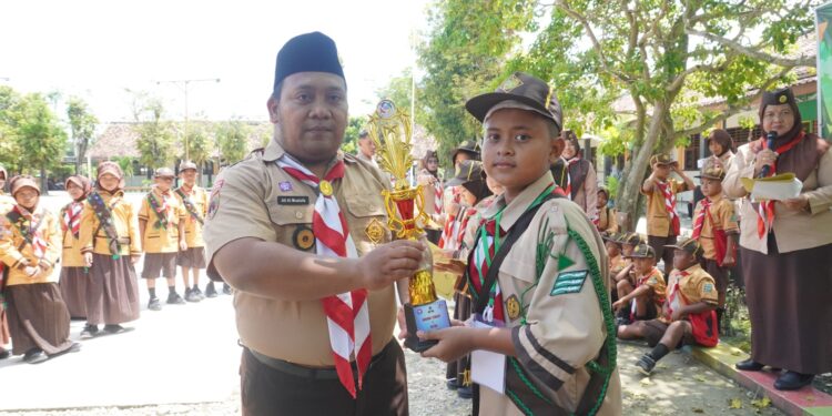 Barung Hijau dan Barung Merah Kwartir Ranting Kradenan Juara Pesta Siaga