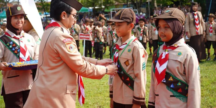 Keseruan Nanda-Nanda Pramuka Siaga Saat Mengikuti Upacara Pembukaan Pesta Siaga Kwartir Cabang Cilacap Tahun 2026