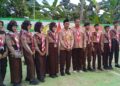 Sumbang Prestasi, Kontingen Matsanata Serahkan Trophy Juara 2 Senam Semaphore kepada Ka Mabigus MTsN 6 Tabalong