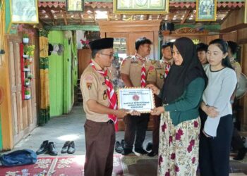 Kwartir Ranting Tawangharjo Bantu Korban Kebakaran