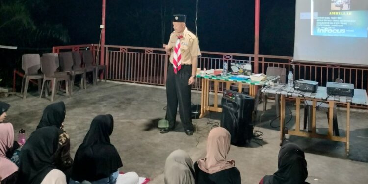 Kak Amrullah Visualkan Sejarah Gerakan Pramuka Sebagai Pondasi Pembentukan Karakter Generasi Muda di KMD UNU Sumbar