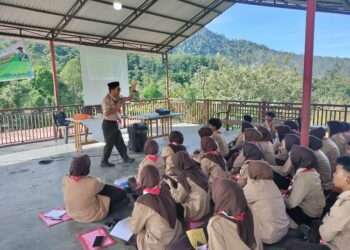 Tekankan Prinsip Dasar Kepramukaan dan Sistem Among pada KMD PGSD UNU Sumbar : Kak Doktor Tegaskan Pramuka Bukan Sekedar Seragam dan Baris-Berbaris