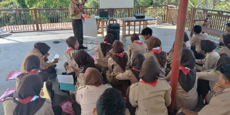 Tekankan Prinsip Dasar Kepramukaan dan Sistem Among pada KMD PGSD UNU Sumbar : Kak Doktor Tegaskan Pramuka Bukan Sekedar Seragam dan Baris-Berbaris