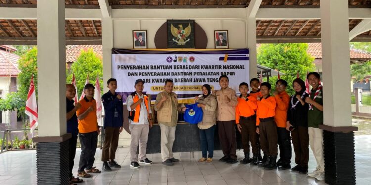 Kwarcab Purbalingga Terima Bantuan Beras Dari Kwarnas dan Perlengkapan Dapur Dari Kwarda Jateng