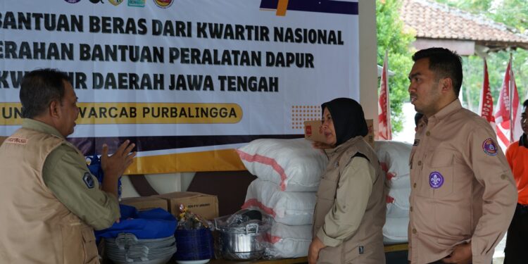 Kwarcab Purbalingga Terima Bantuan Beras Dari Kwarnas dan Perlengkapan Dapur Dari Kwarda Jateng