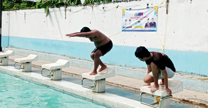 Tingkatkan Keterampilan dan Kebugaran Anggota, Gerakan Pramuka Universitas Sultan Ageng Tirtayasa Gelar Latihan Rutin Renang