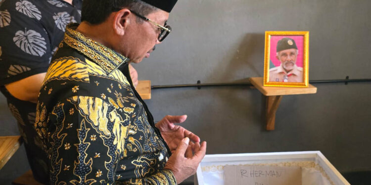 Kak Herman dan Kayuhan Pengabdian yang Tak Pernah Berhenti