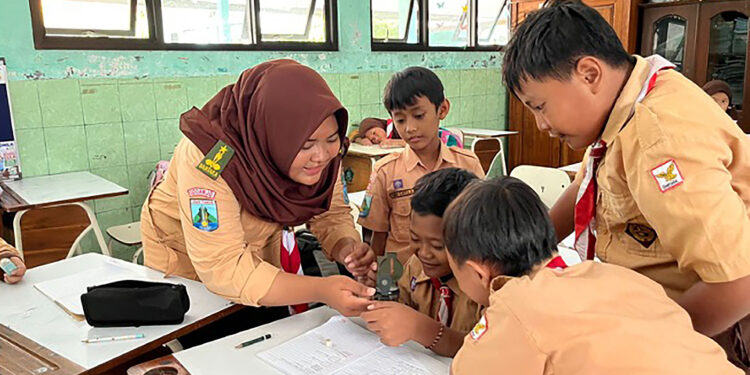 Asah Mental dan Materi, Pramuka Penegak SMA Islam Sidoarjo Terjun Magang ke Sekolah Mitra