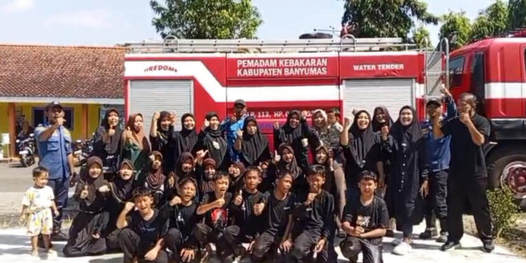 Edukasi Sejak Dini, Pramuli Kwarran Purwojati Bersama Damkar Banyumas Gelar Sosialisasi Tanggap Kebakaran di SDN Karangtalun Lor
