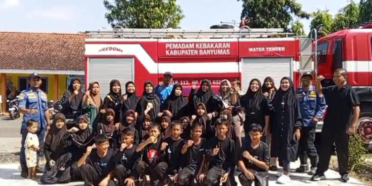 Edukasi Sejak Dini, Pramuli Kwarran Purwojati Bersama Damkar Banyumas Gelar Sosialisasi Tanggap Kebakaran di SDN Karangtalun Lor