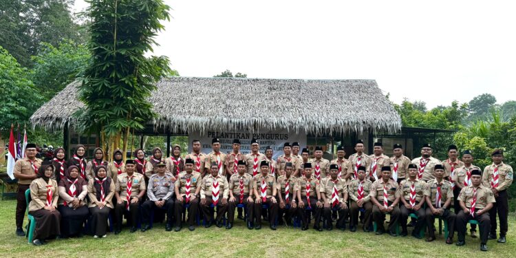 Gelar Pelantikan Dialam Terbuka, Ketua Kwarcab Lampung Timur Titipkan 4 Pesan Strategis Untuk Kwarran Labuhan Ratu
