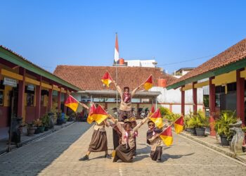 Heboh dan Meriah! 81 Anggota Pramuka SDN Klapasawit Tampil Total di Lomba Dance Semaphore