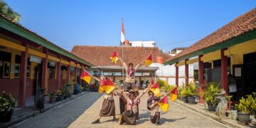 Heboh dan Meriah! 81 Anggota Pramuka SDN Klapasawit Tampil Total di Lomba Dance Semaphore