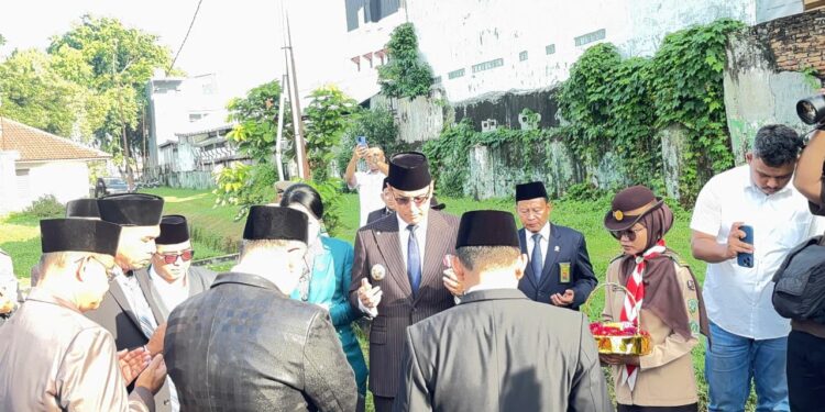 Pramuka Kota Medan Ikuti Ziarah Rombongan dalam rangka Peringatan HUT ke-436 Kota Medan di Taman Makam Pahlawan Bukit Barisan.
