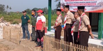 Wujud nyata kepedulian sosial kembali ditunjukkan oleh Kwarcab Cilacap melalui kegiatan penyaluran bantuan kepada warga yang terdampak musibah bencana longsor Desa Cibeunying Kec.Majenang