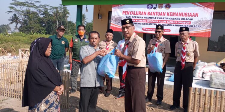 Wujud nyata kepedulian sosial kembali ditunjukkan oleh Kwarcab Cilacap melalui kegiatan penyaluran bantuan kepada warga yang terdampak musibah bencana longsor Desa Cibeunying Kec.Majenang