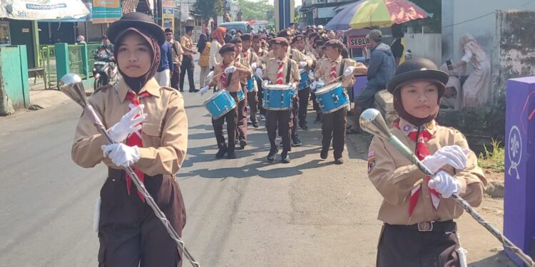 Drumband Penggalang SDN 2 Dukuhwaluh Kembaran Sambut Tim Penilai Lomba Kwarran Tergiat 2026