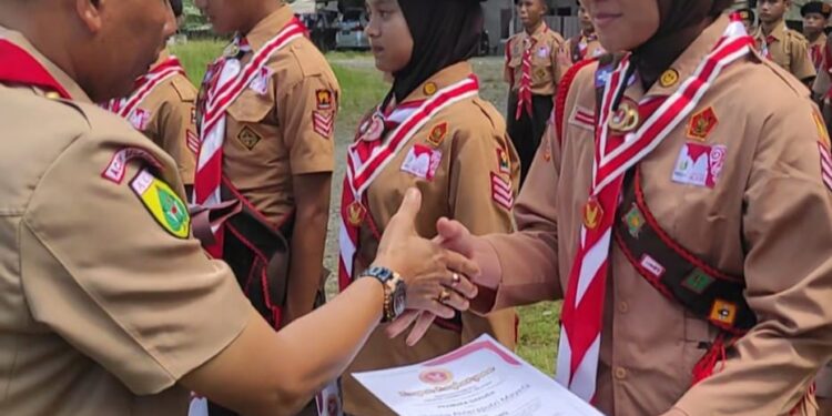 Ketua Gerakan Pramuka Kwarcab Aceh Selatan, Lantik 12 Pramuka Garuda Tingkat Penggalang Se- Kabupaten Aceh Selatan