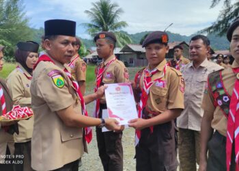Ketua Gerakan Pramuka Kwarcab Aceh Selatan, Lantik 12 Pramuka Garuda Tingkat Penggalang Se- Kabupaten Aceh Selatan